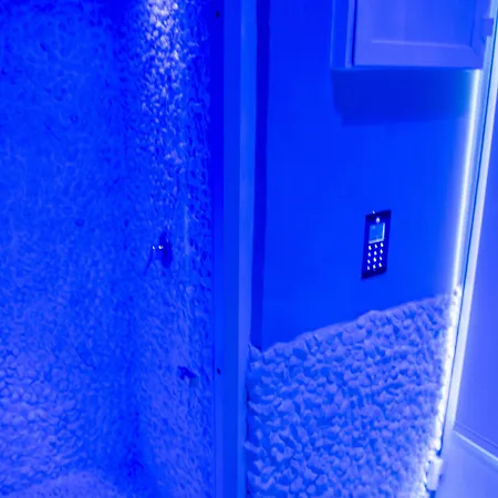 Leone D'autore - Chiaia 4*