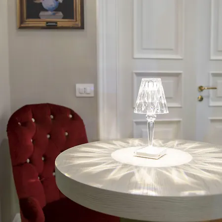 Leone D'autore - Chiaia Πανσιόν 4*