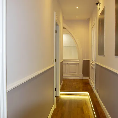 Leone D'autore - Chiaia Πανσιόν 4*