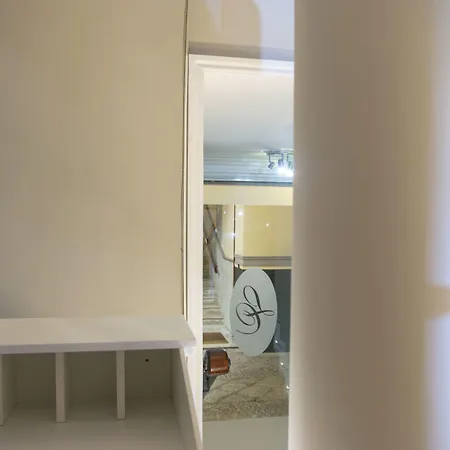 Leone D'autore - Chiaia 4* Νάπολη