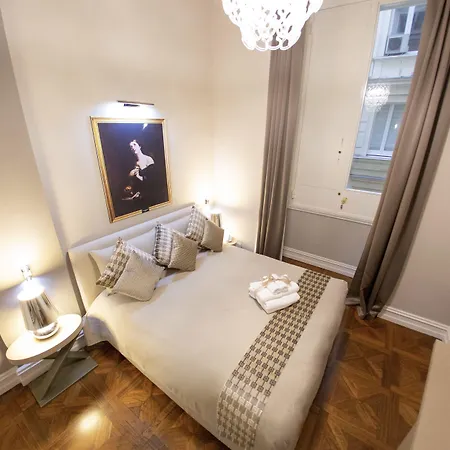 Leone D'autore - Chiaia Πανσιόν