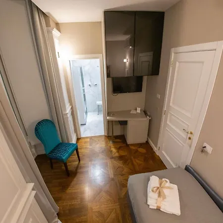 Guest house Leone D'autore - Chiaia Naples