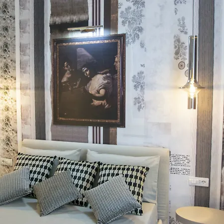 Leone D'autore - Chiaia Guest house 3*