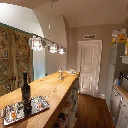 Guest house Leone D'autore - Chiaia Naples