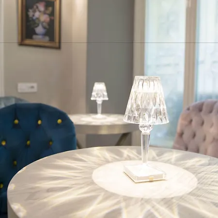 Maison d'hôtes Leone D'autore - Chiaia 4*