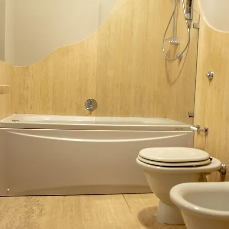 Leone D'autore - Chiaia 4* Neapel