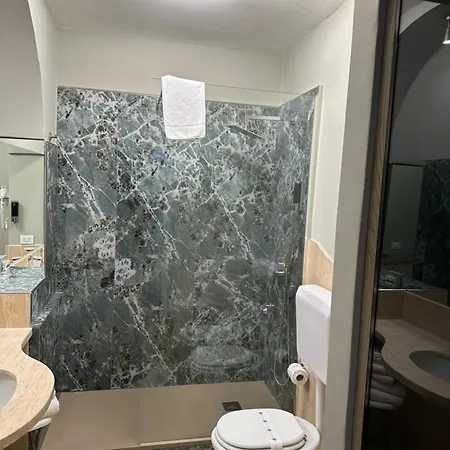 Leone D'autore - Chiaia 4* Neapel